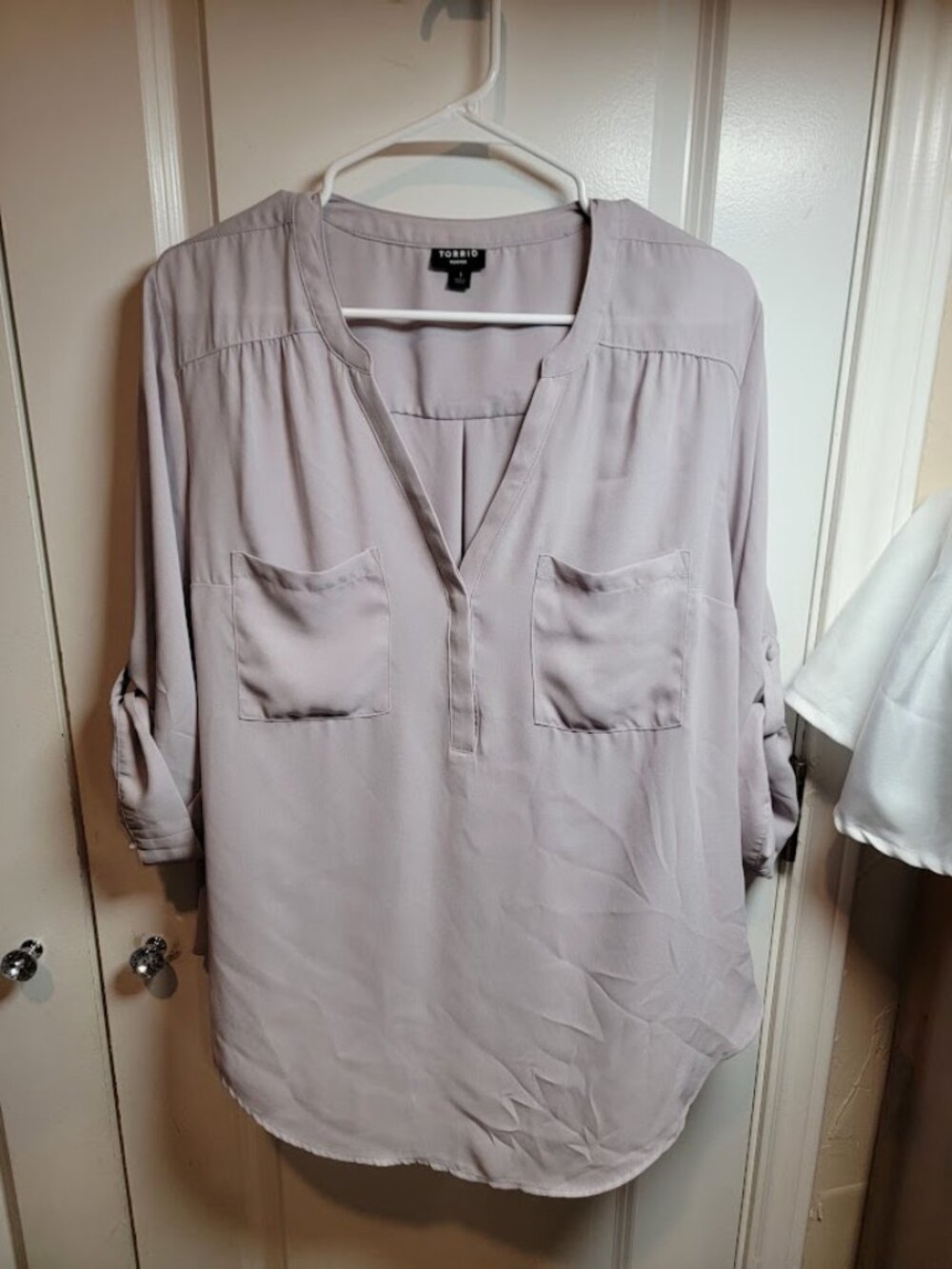 Torrid Harper Blouse Women's 1X Lavender Gray Roll Tab Sleeve V Neck Tunic Top